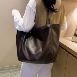 Ukawaii目立つ大容量無地2色合わせやすいレトロ肩掛けトートバッグ