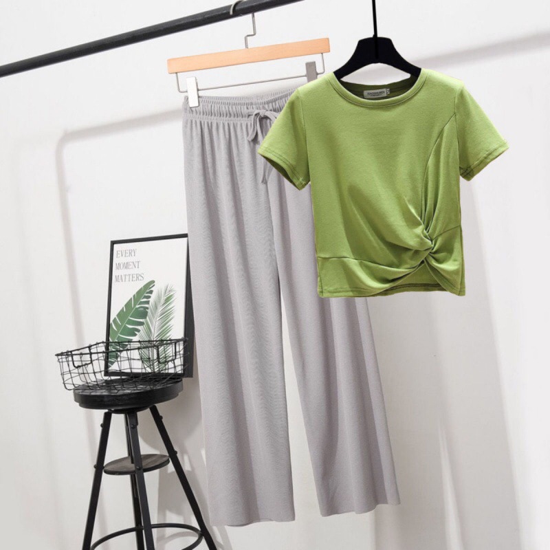グリーン/ Tシャツ+ グレー/パンツ