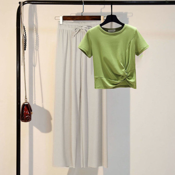 グリーン/ Tシャツ+アプリコット/パンツ