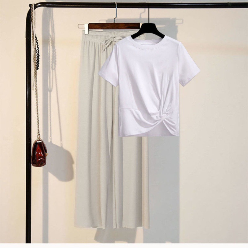 ホワイト/ Tシャツ+アプリコット/パンツ