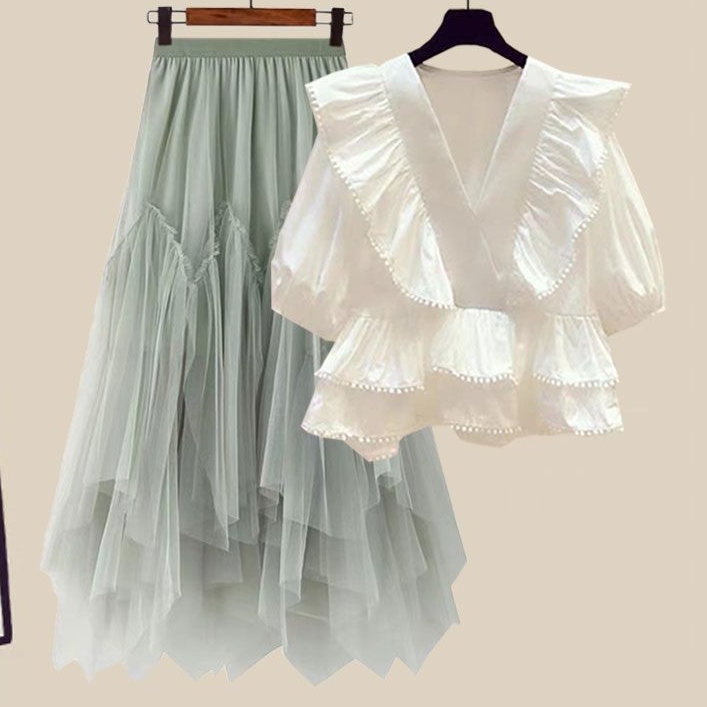 ホワイト/シャツ+グリーン/スカート