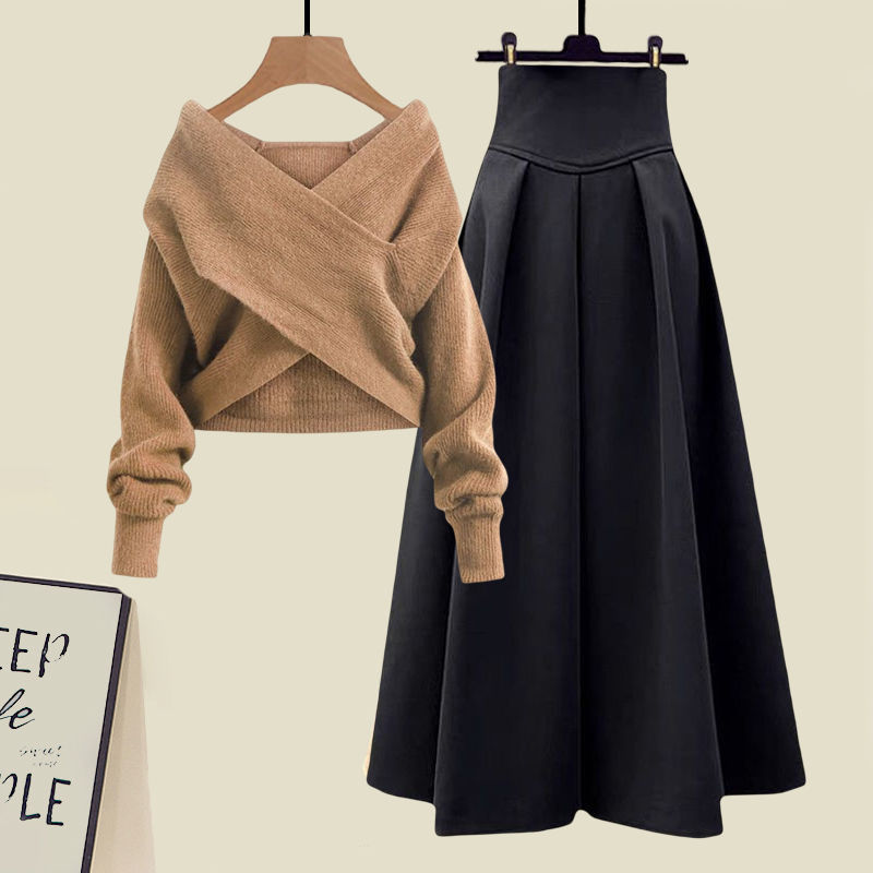 キャメル/セーター＋ブラック／スカート