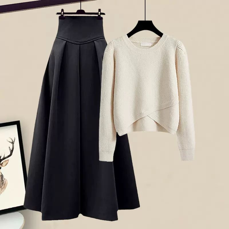 アイポリー/セーター＋ブラック／スカート