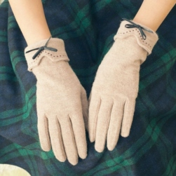 優しい雰囲気 カジュアル シンプル ファッション 秋冬 手袋