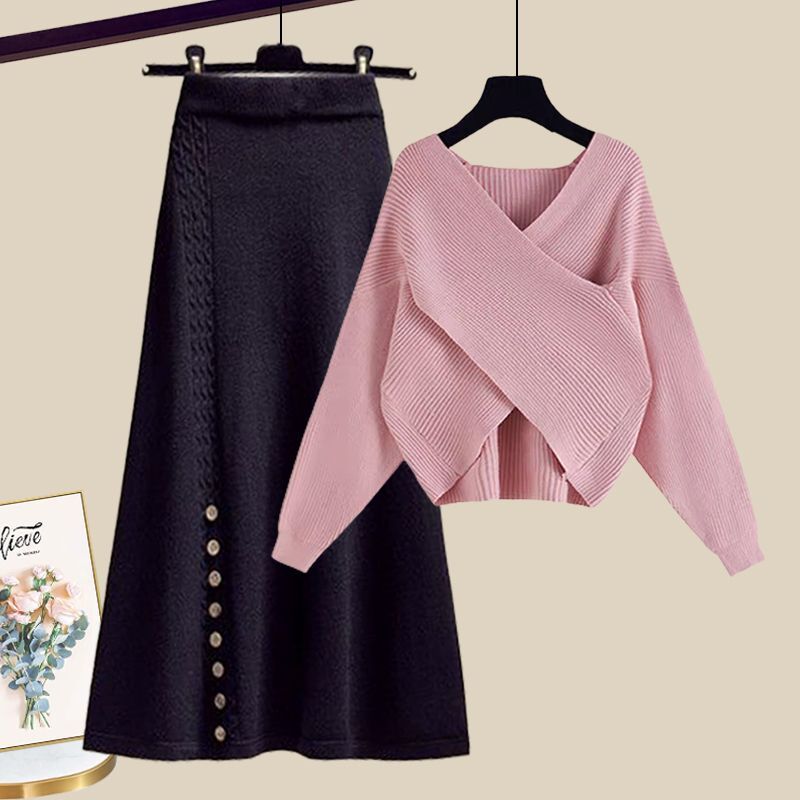 ピンクセーター＋ブラックスカート