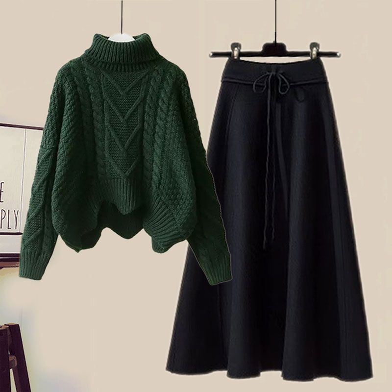 グリーンセーター＋ブラックスカート