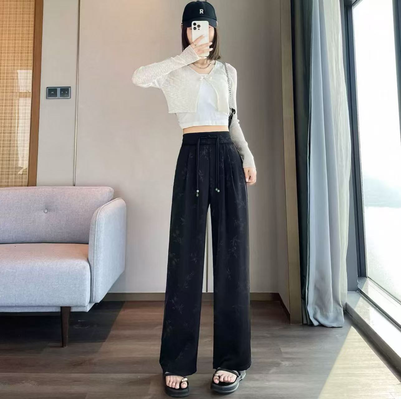 ブラック