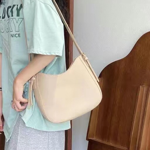 ベージュ