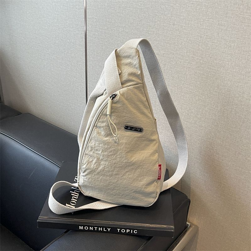 ベージュ