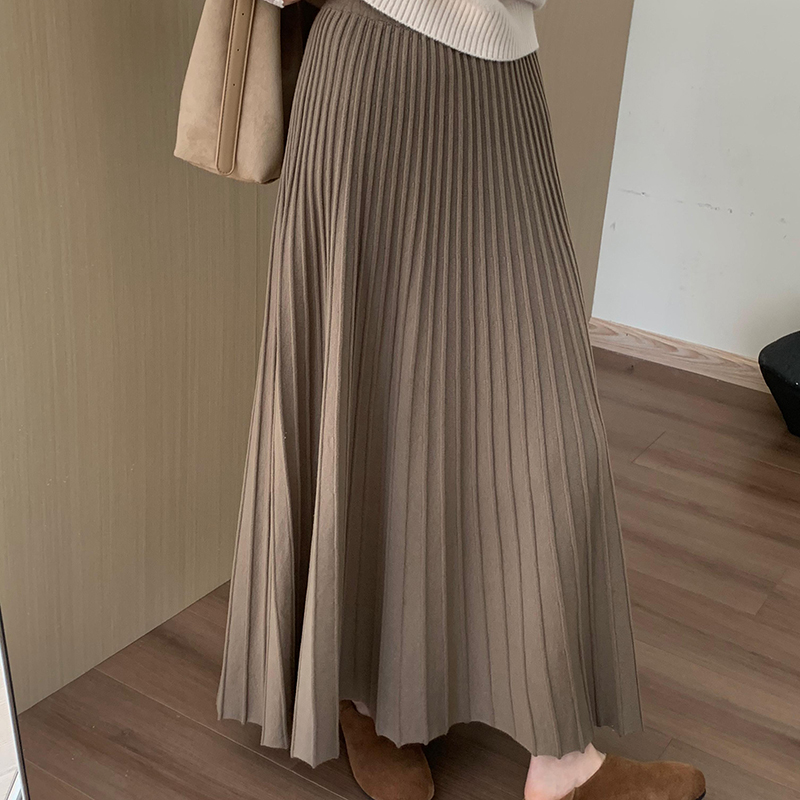 ベージュ