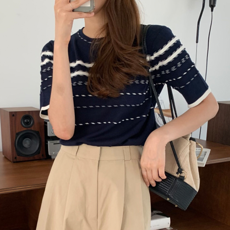 ネイビー