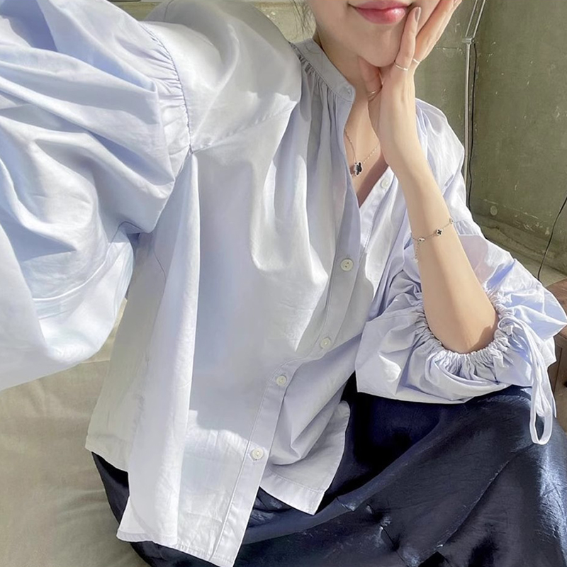 韓国風 ランタンスリーブブラウス 丸首 小ボタン リボン付き ゆったりシャツ