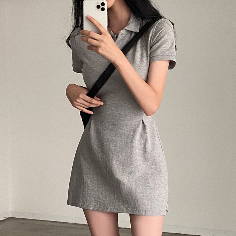 グレー