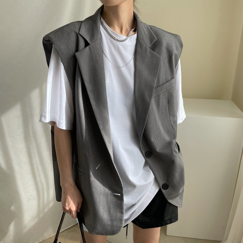 シンプルラウンドネックTシャツ＋ヴィンテージ2つボタンベスト セットアップ