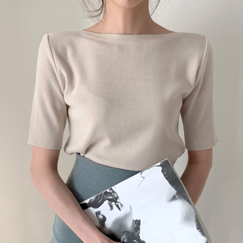 クルーネックニットTシャツ ゆったりシルエット シンプルなデザイン