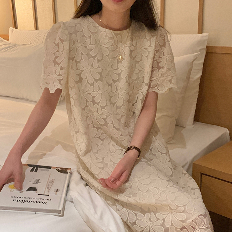 花柄刺繍入りパフスリーブワンピース ウエストシェイプ フリル仕上げ
