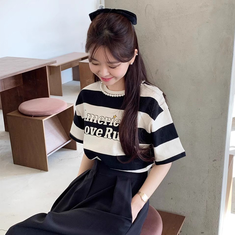 重工ビジュー×ストライプTシャツ ゆったりシルエットロゴプリント入り