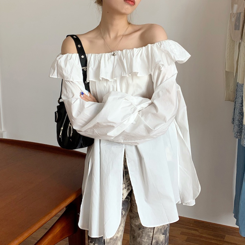 オフショルダーフリルロングスリーブシャツ スリット入りゆったりシルエット