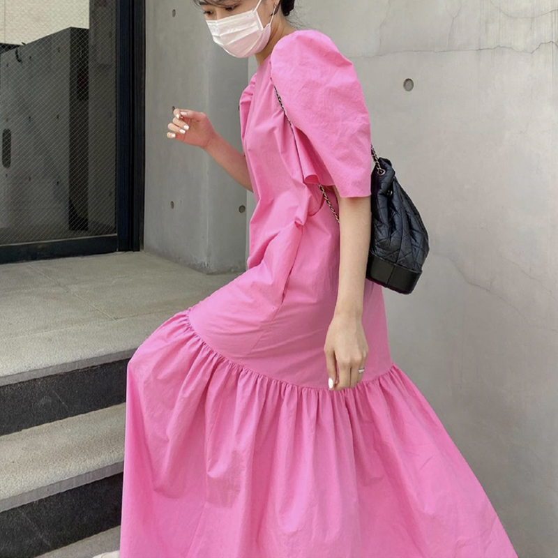 夏の韓国風ローズピンクフレアワンピース パフスリーブデザイン