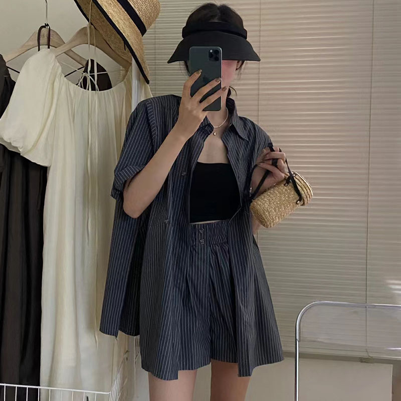 ダークグレーショートパンツ