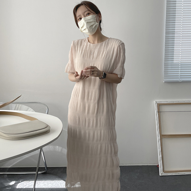 フレンチテイストのラウンドネック プリーツ加工が美しい ゆったりロング丈シフォンワンピース