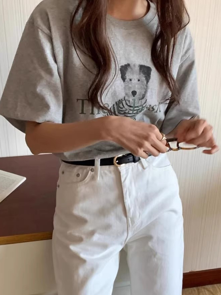 グレー