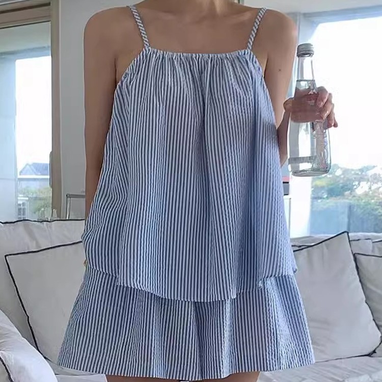 ボーダーキャミ＋ワイドパンツセットアップ・夏のゆる可愛コーデ