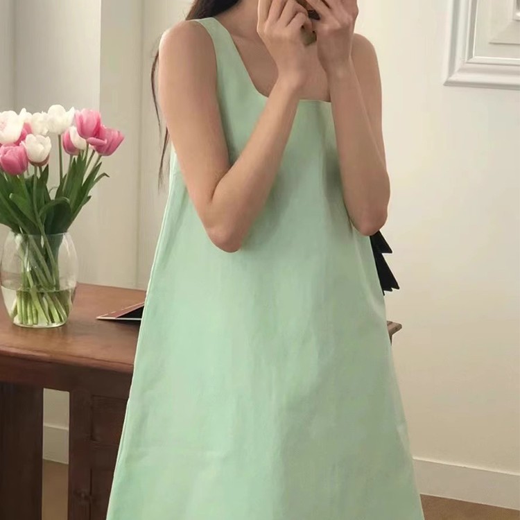 清涼感あふれるスクエアネックゆったりノースリーブワンピース小柄さんにも
