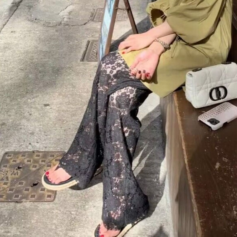 上品レースのハイウエスト ブラックストレートパンツ ゆったり美脚ワイドシルエット