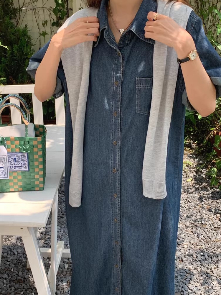 ブルー