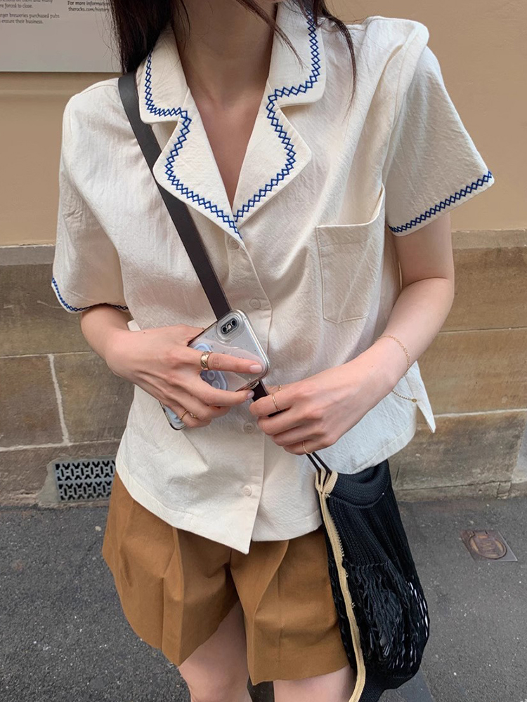 ブルー