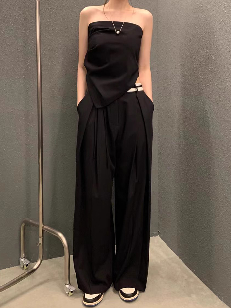 ブラックパンツ