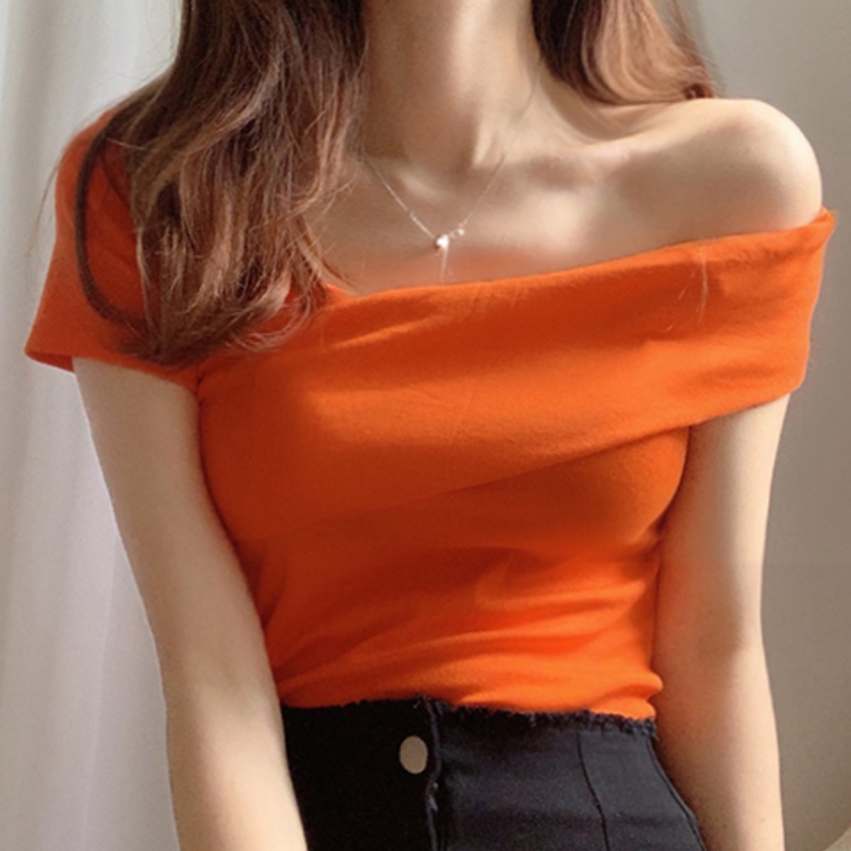 アシンメトリーオフショルダースリムTシャツ