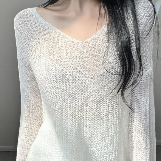 Vネック ふんわりニットプルオーバー（ゆるシルエット）