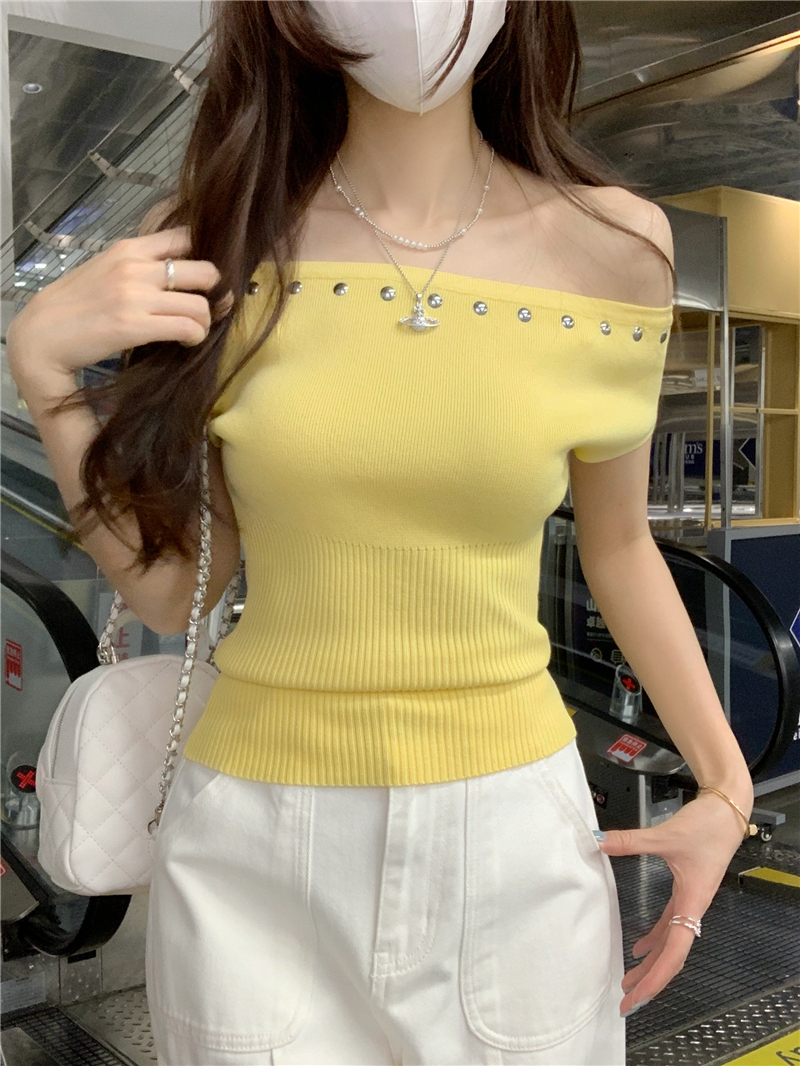 イエロー