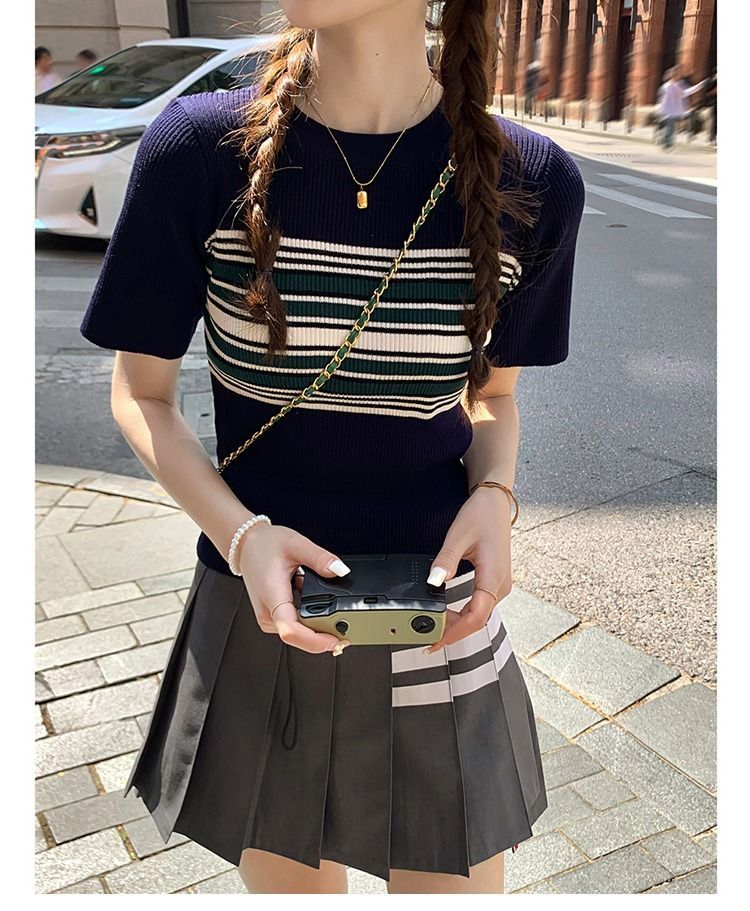 ダークブルー