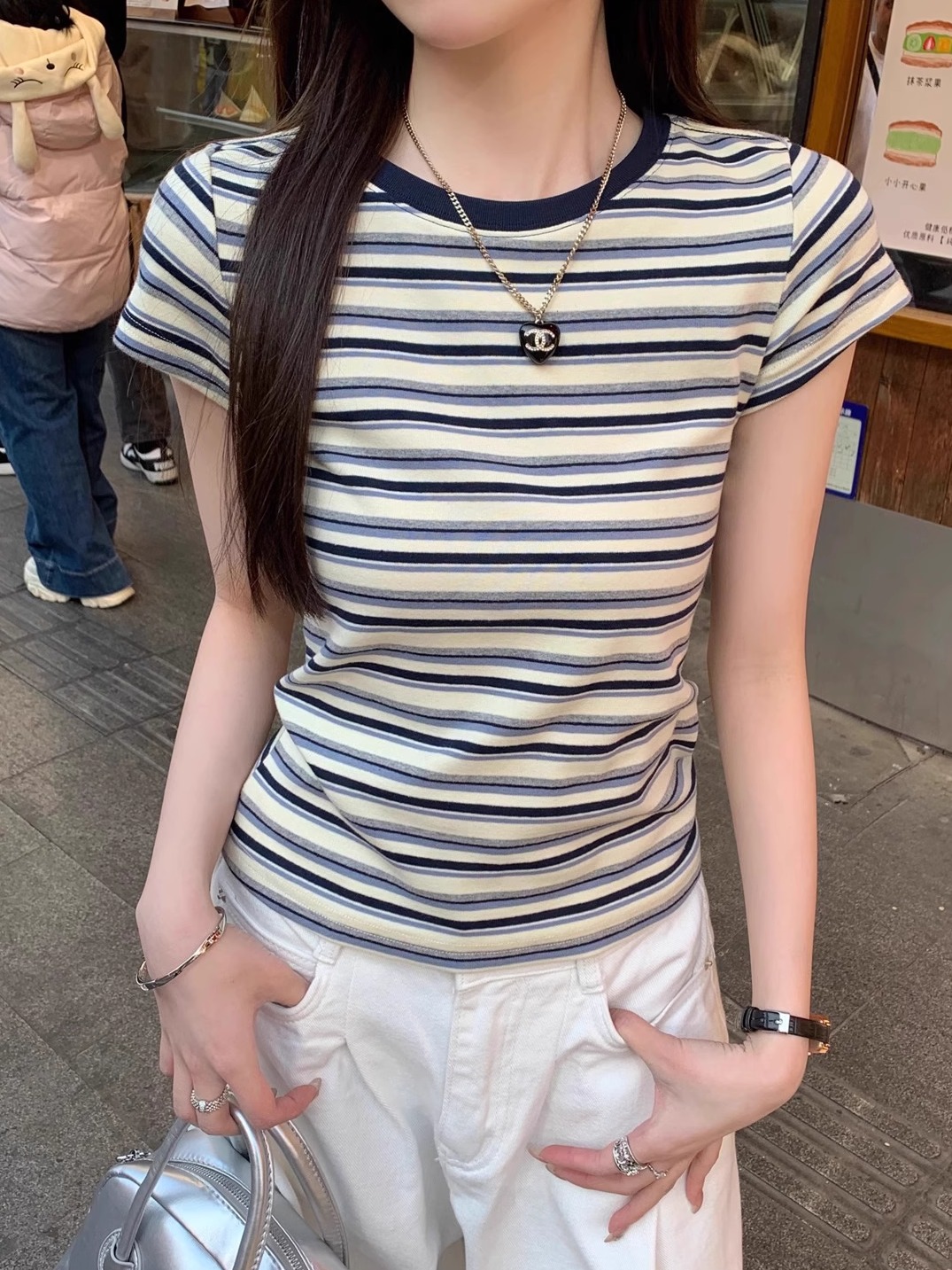 ブルー