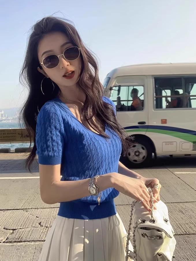 ブルー