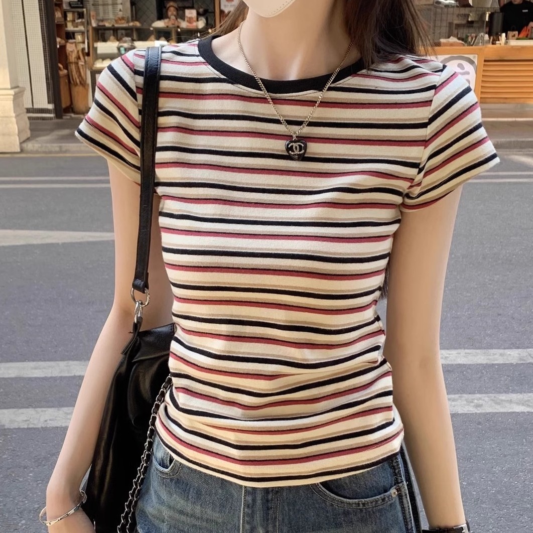 ストライプ柄 配色デザイン 肩周りすっきり見えのTシャツ