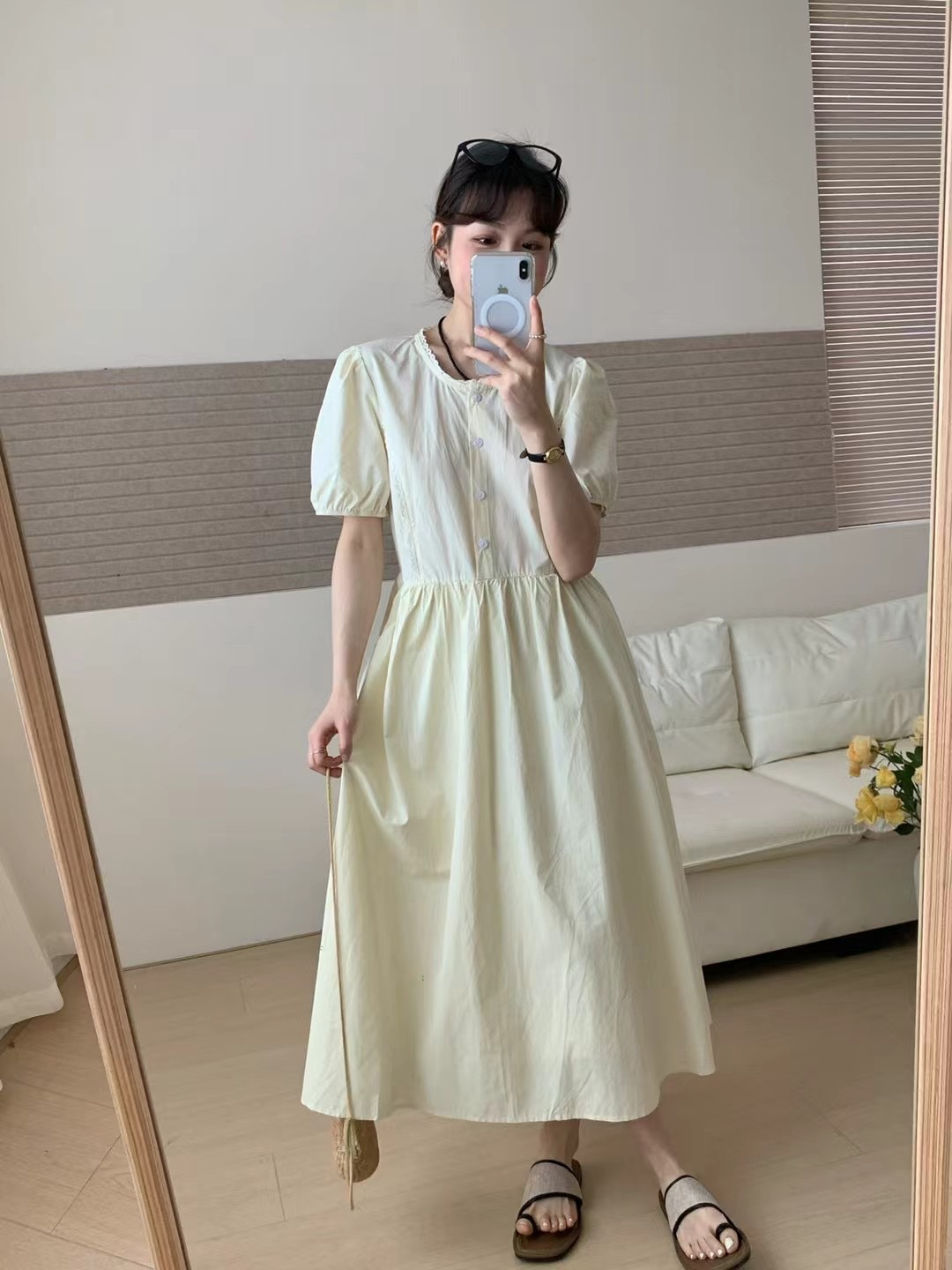 イエロー