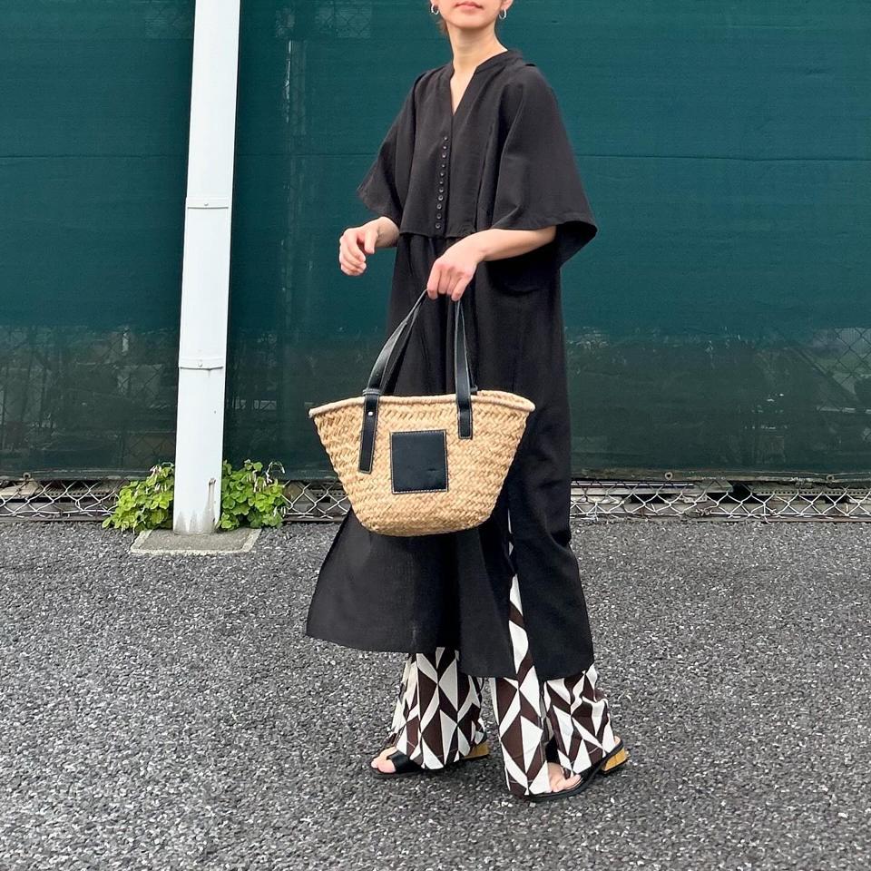 Vネックフロントボタンシャツワンピース