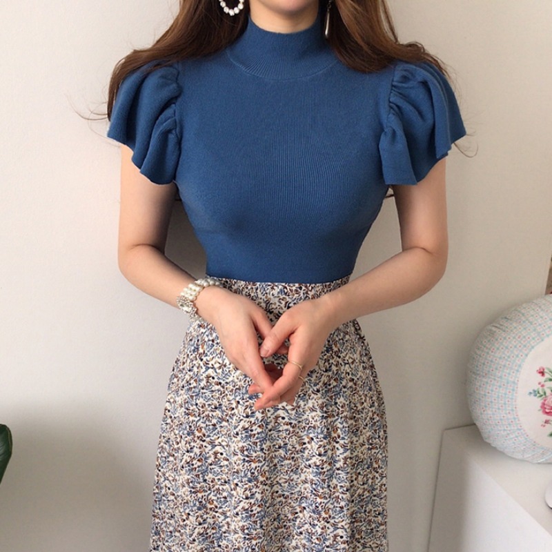 レトロ感のあるニットトップス＋小花柄プリーツスカートの2点セット