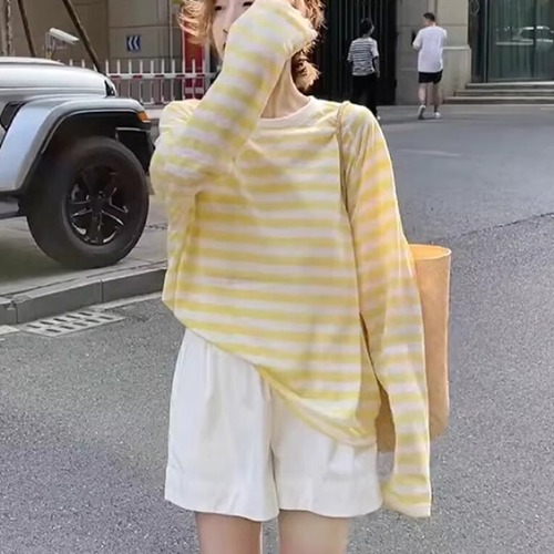 イエロー