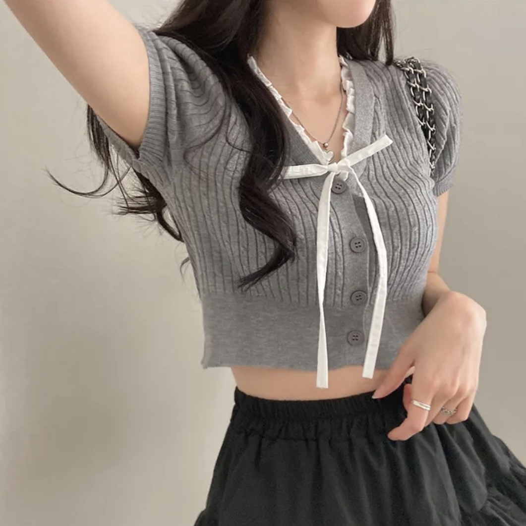 グレー