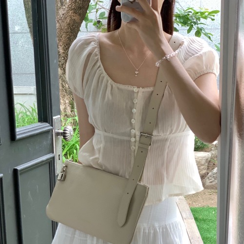 ベージュ