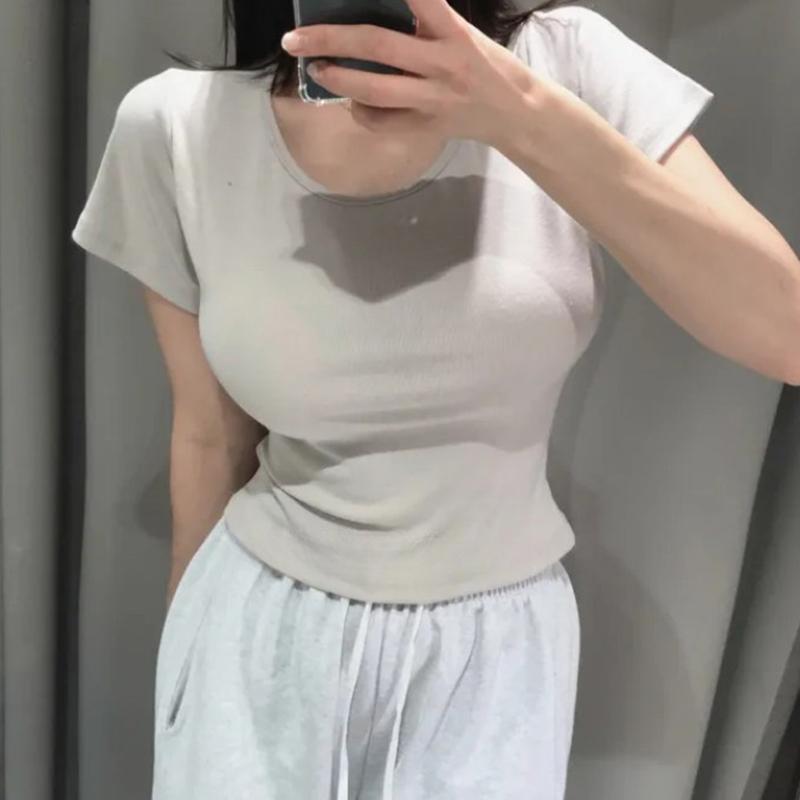 ベージュ