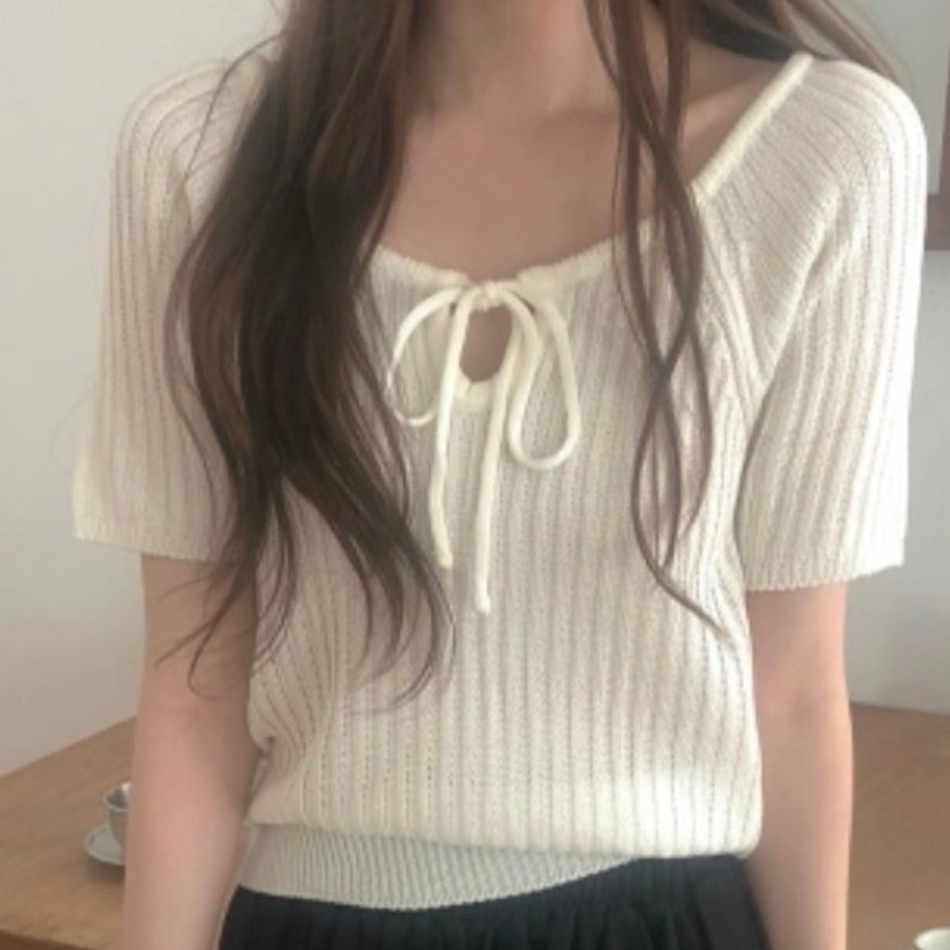 かわいいドローストリング付きのラウンドネック、ゆったり着られる白ニットTシャツトップス