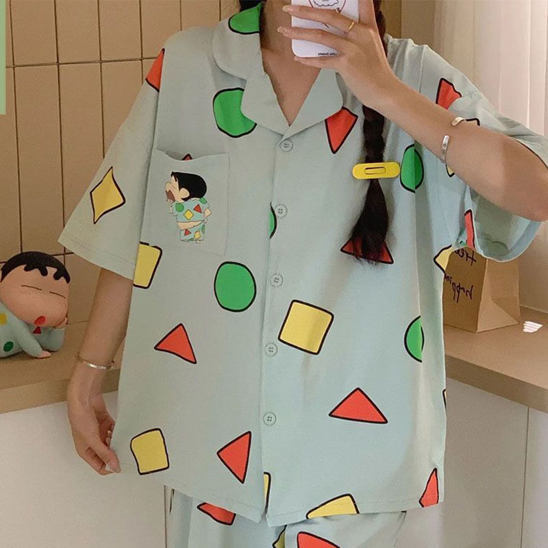 半袖トップス＋ショートパンツ
