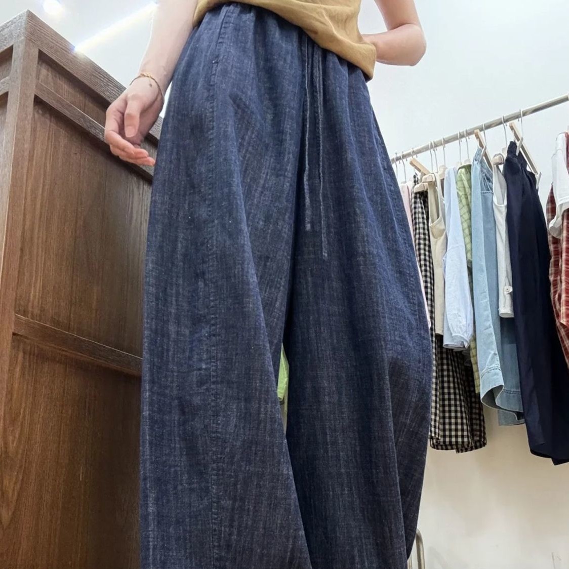 薄手 ゆったりストレートシルエット デニムパンツ
