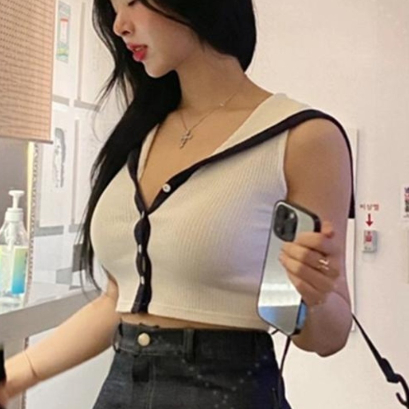 ガーリーなセーラー襟 花ボタン付き ネイビーブルーショートTシャツ